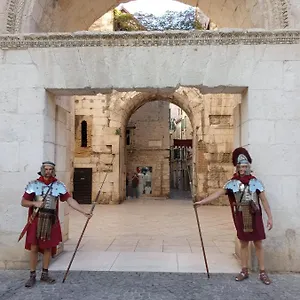 3m Golden Gate , Split Croatia
