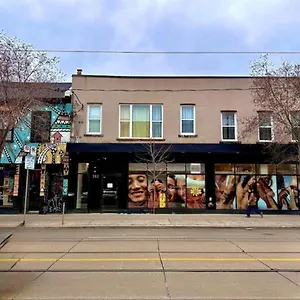 Inn Dragon Gate, Toronto
