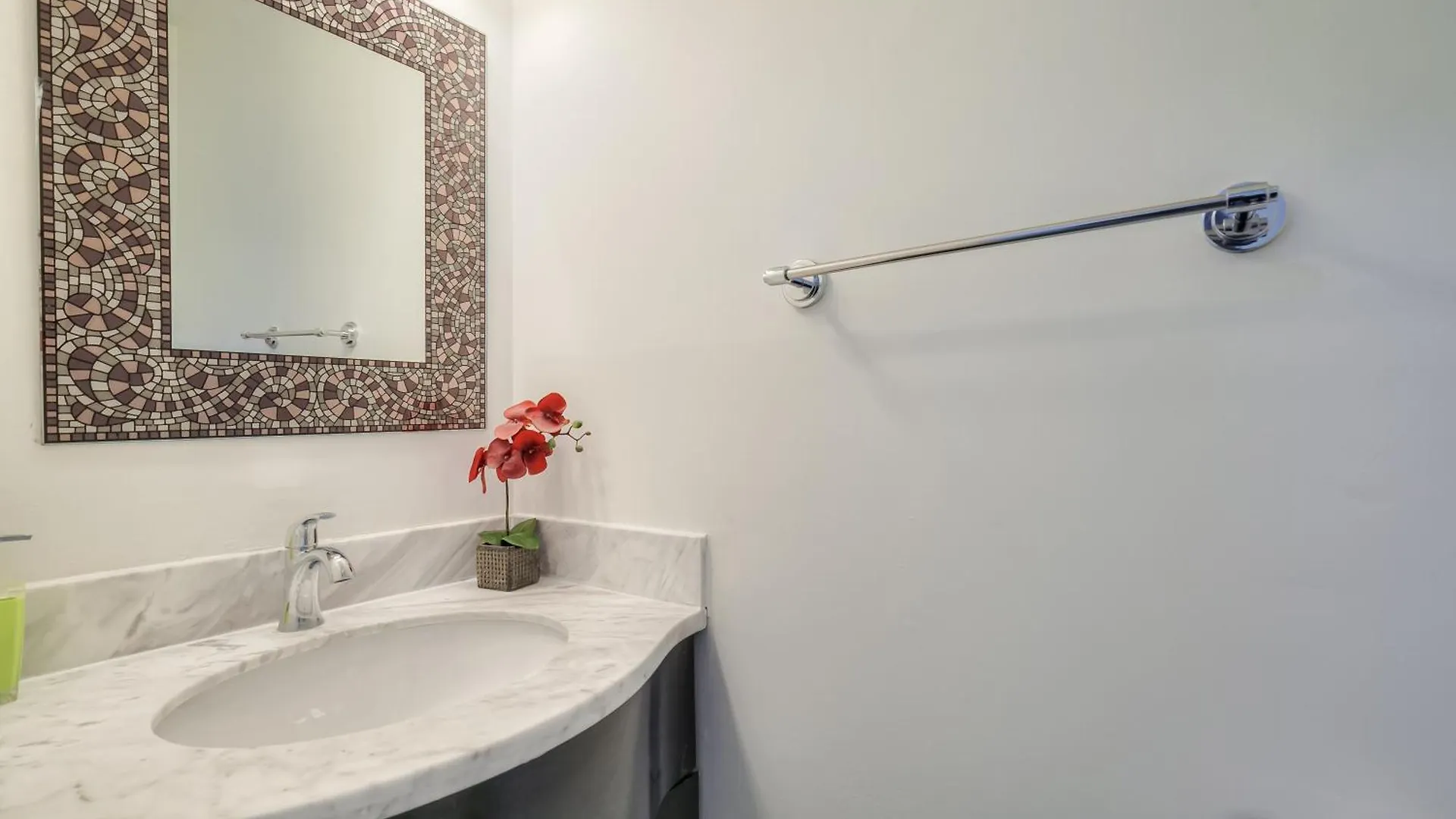 Luxury 5Br Villa In Scarborough Toronto